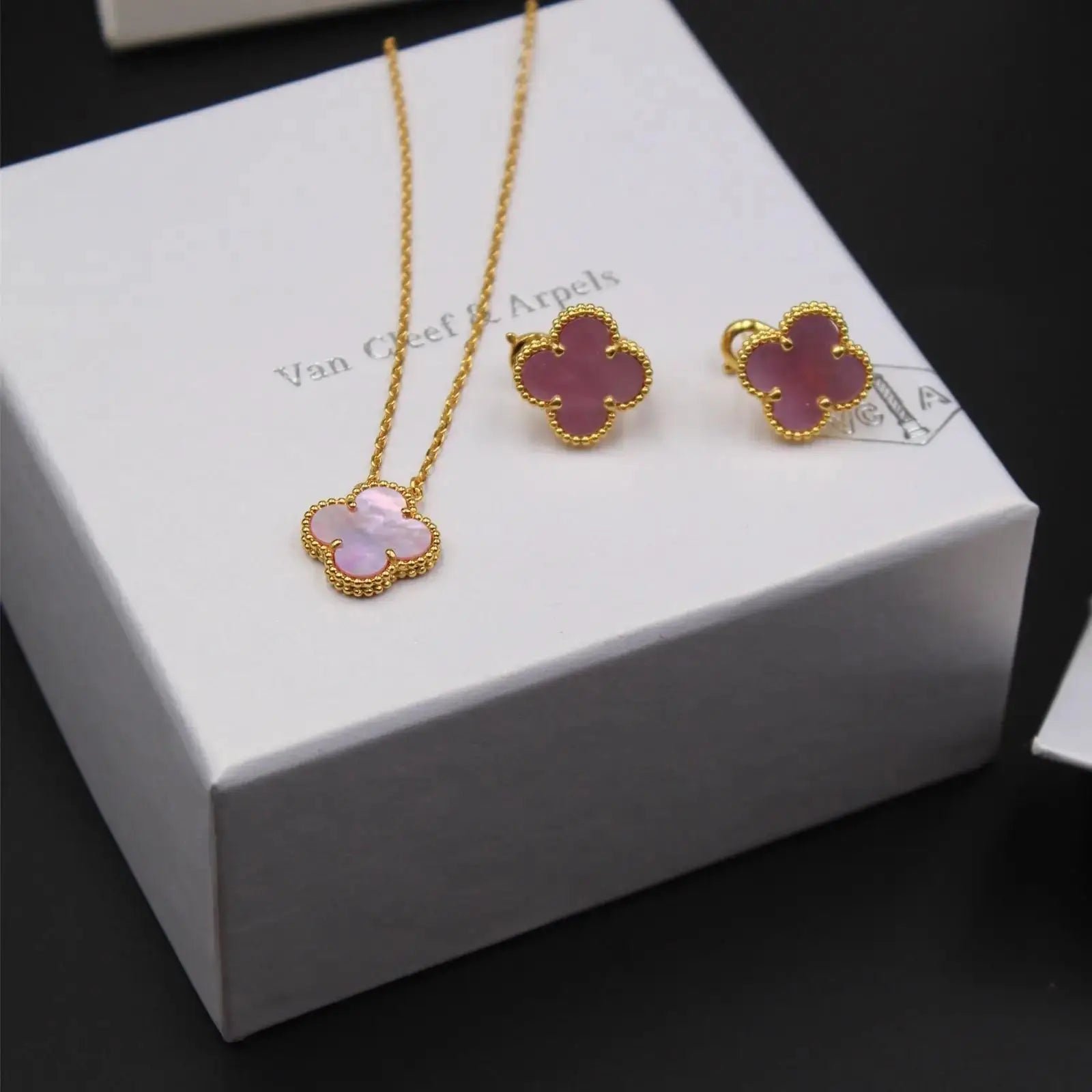 van-cleef-arpels-11_fafd30ff-d255-4a0c-90d4-4a61908ae7bd