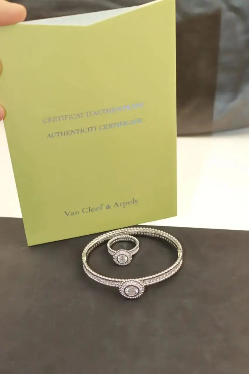 vancleef-5_114c5c54-e04a-4844-bb53-ab1fe608e9fb